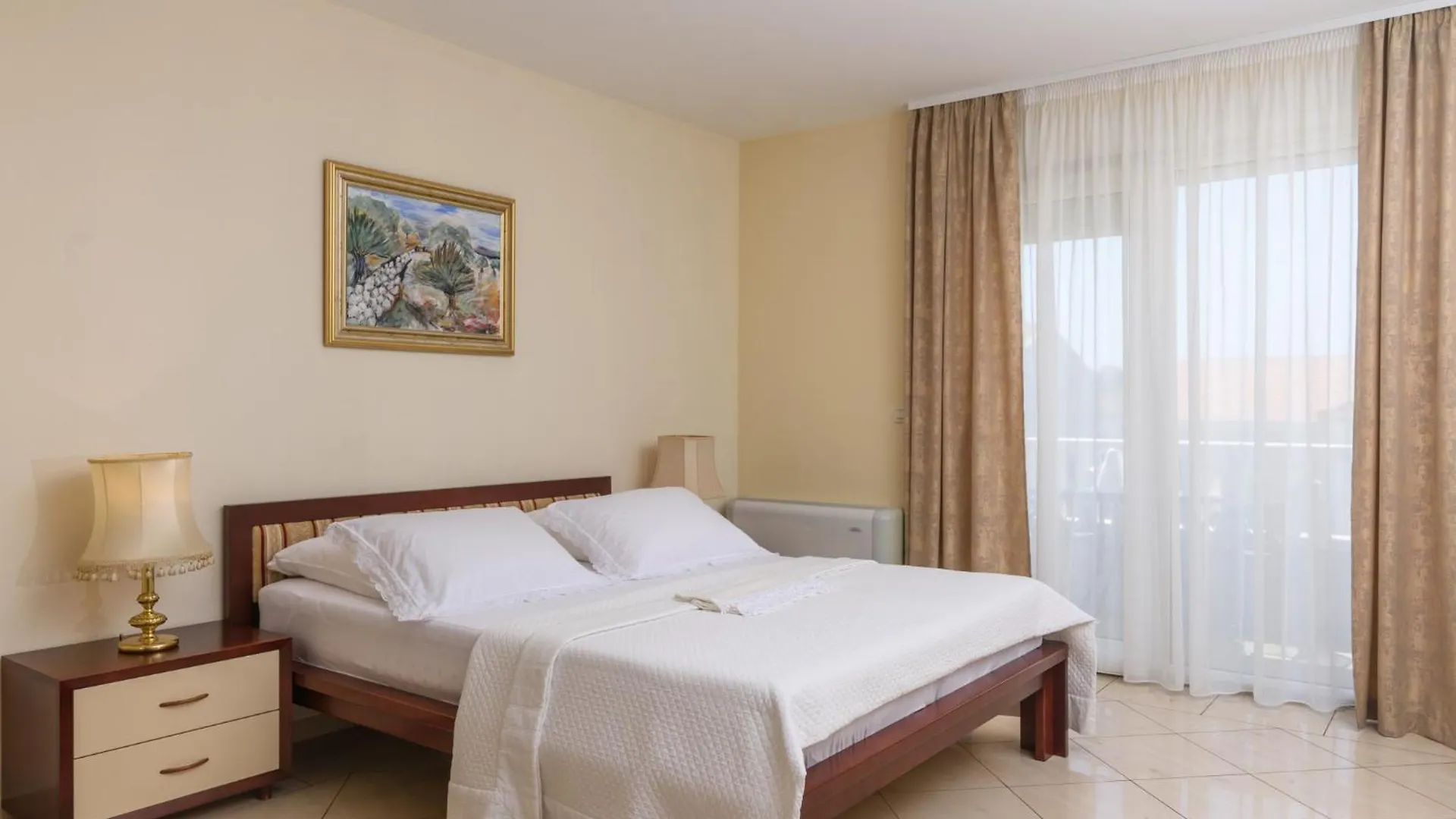 Apartments Jozic Traù
