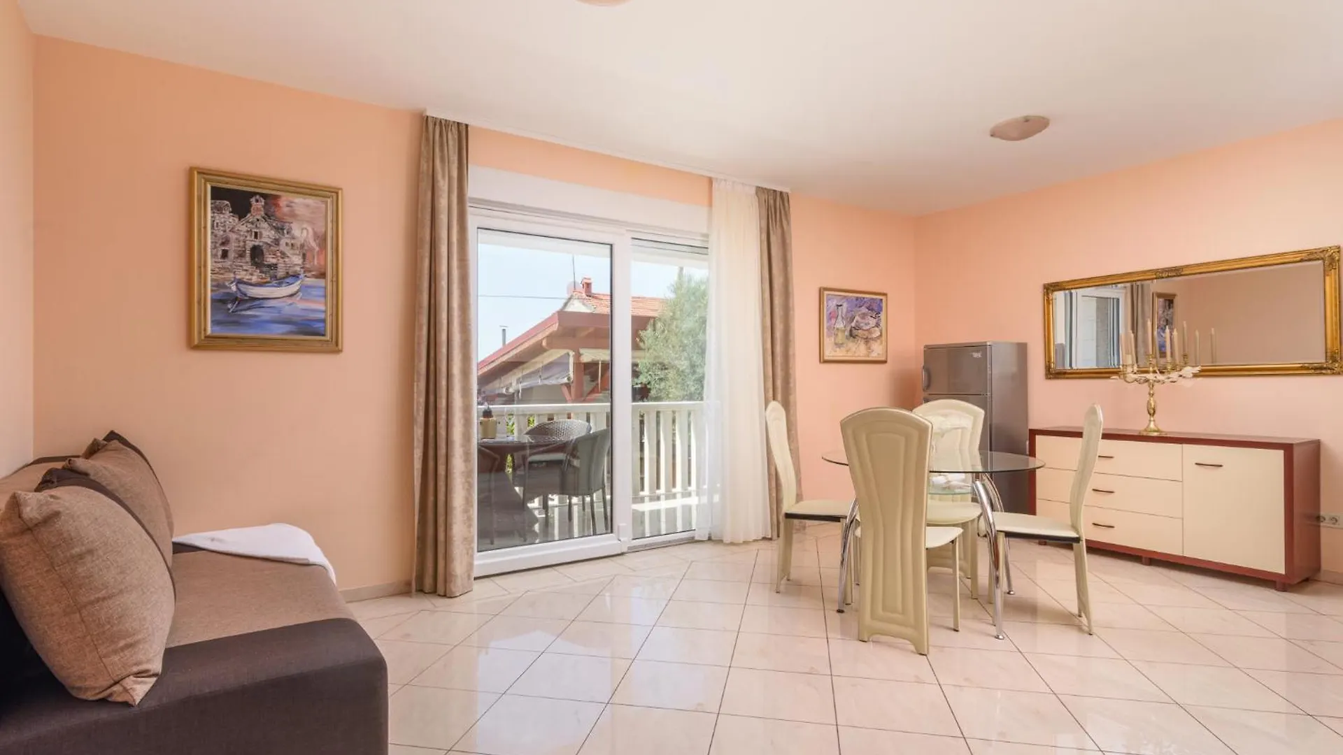 Apartments Jozic Traù