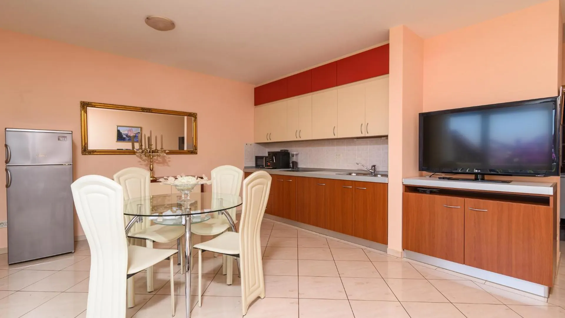 Apartments Jozic Trogir 0*,